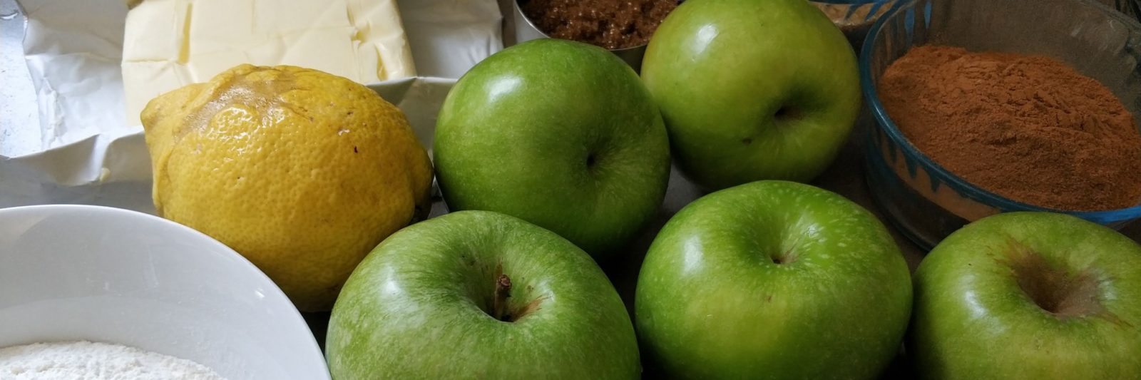 פאי תפוחי העץ של סבתא שומרונה - מצרכים
